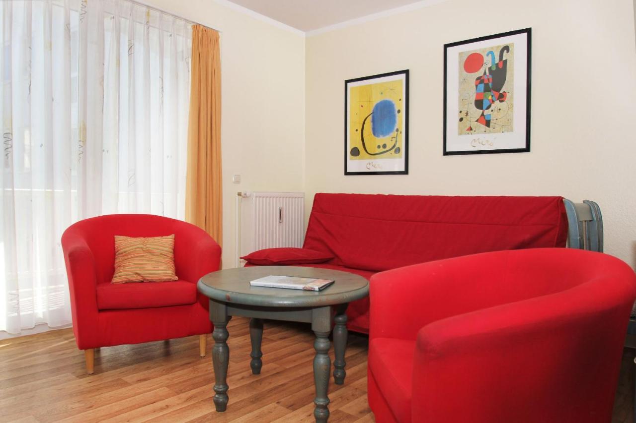 Balkon, Gratis Nutzung Vom Ahoi Erlebnisbad Und Sauna In Sellin - Villa Karola Fewo 09 Goehren  Exterior photo