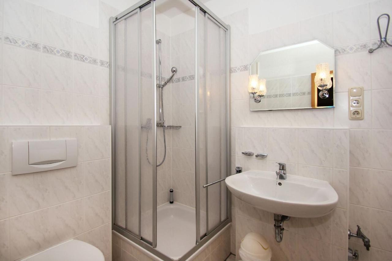 Balkon, Gratis Nutzung Vom Ahoi Erlebnisbad Und Sauna In Sellin - Villa Karola Fewo 09 Goehren  Exterior photo